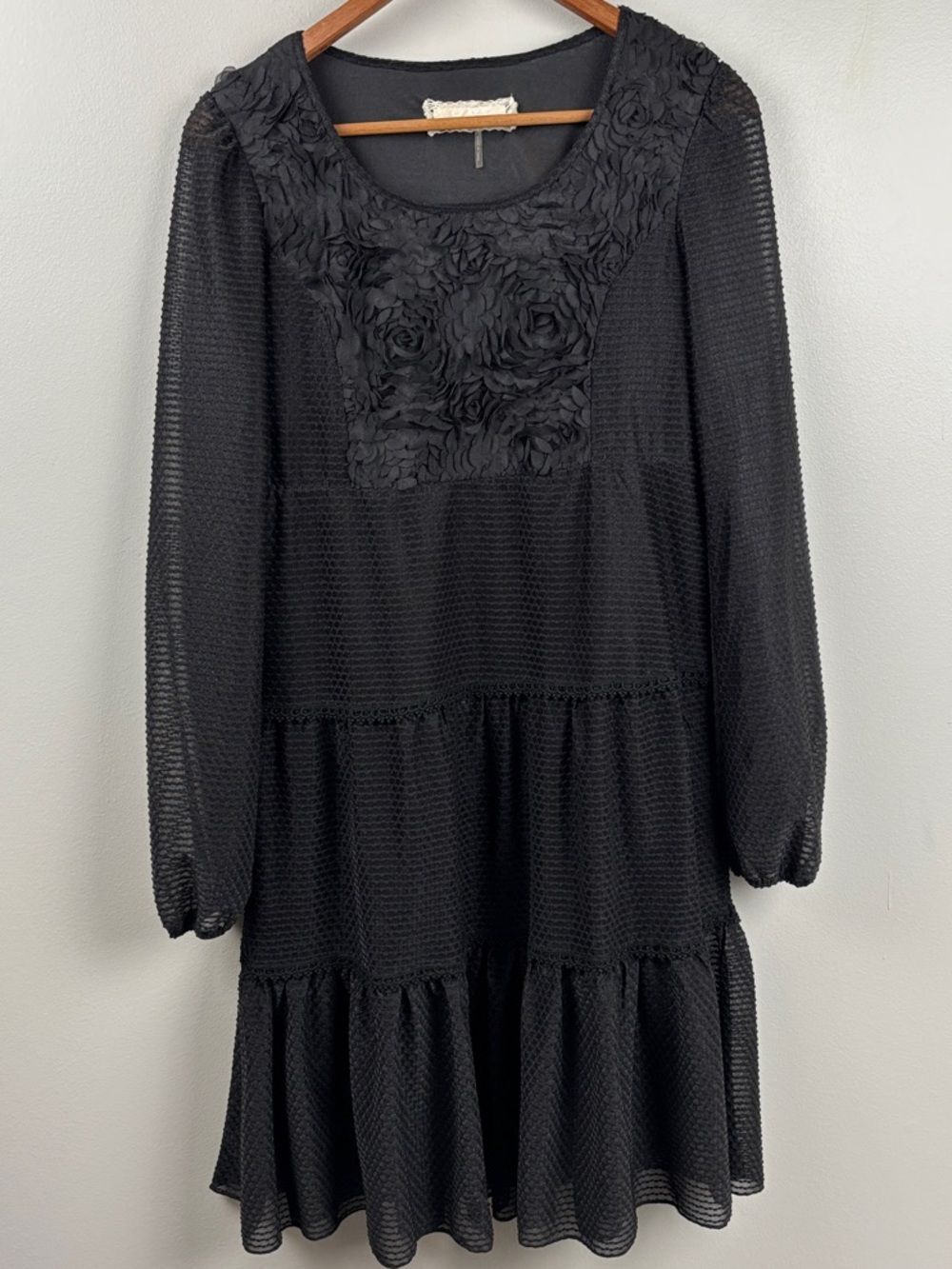 A'Reve Black Long-Sleeve Floral Applique Tiered Dress S/M 34” chest ruffle